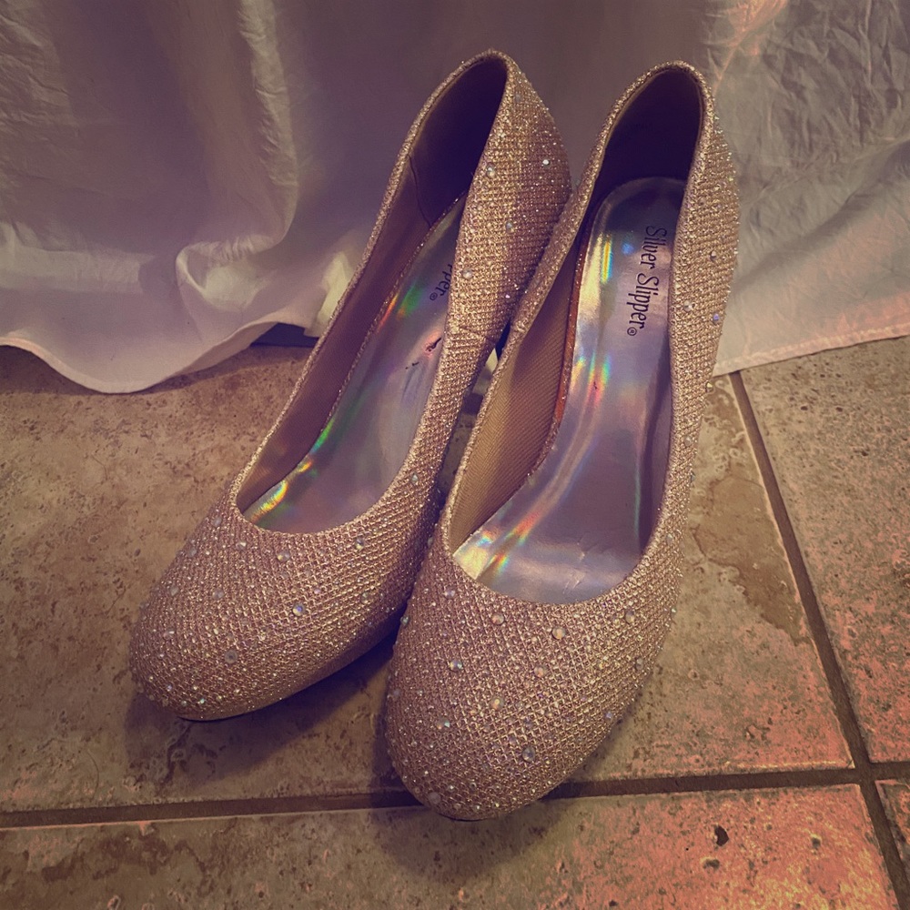 Silver Slipper brand “Mirage” closed toe pumps